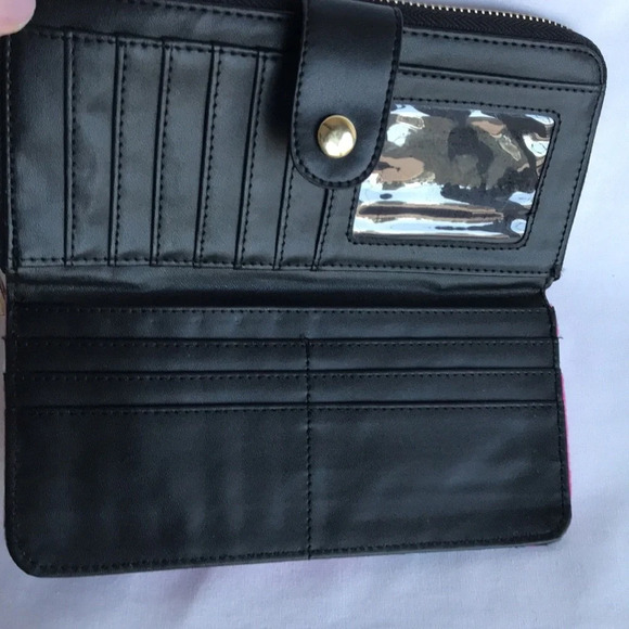 Tribal print wallet with lots of space for storage - Picture 3 of 8